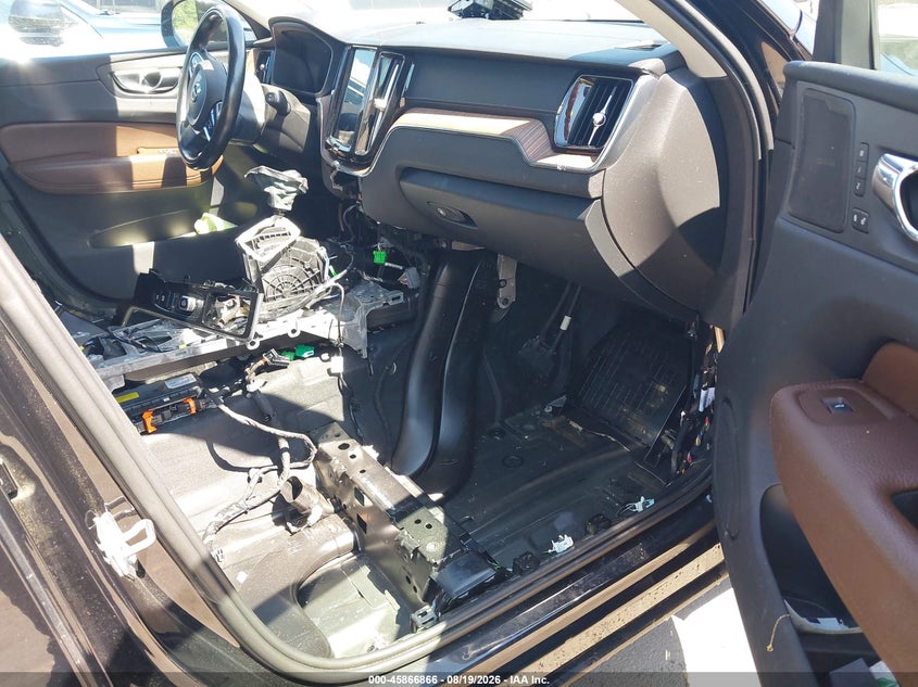 2019 Volvo Xc60 VIN LYV102RL8KB311050 IAAI salvage auction — FRESH WATER, Salvage (Connecticut), sold $5,950 on 2026-09-04 (photo 5)
