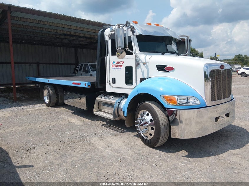 2011 Peterbilt 337 VIN 2NP2HM6X2BM114643 — IAAI salvage auction photo