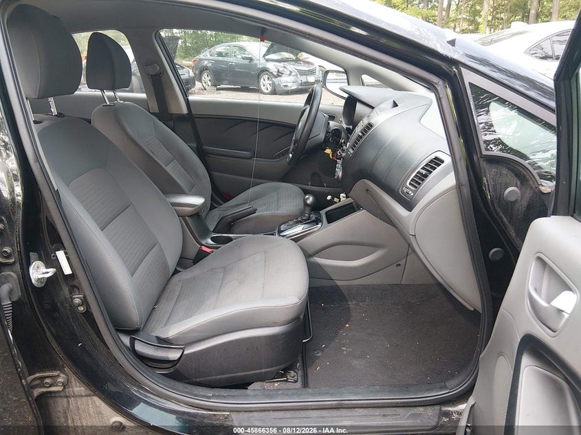 2017 Kia Forte VIN 3KPFL4A7XHE052548 IAAI salvage auction — NORMAL WEAR, Clear (Virginia), sold $525 on 2026-09-06 (photo 5)