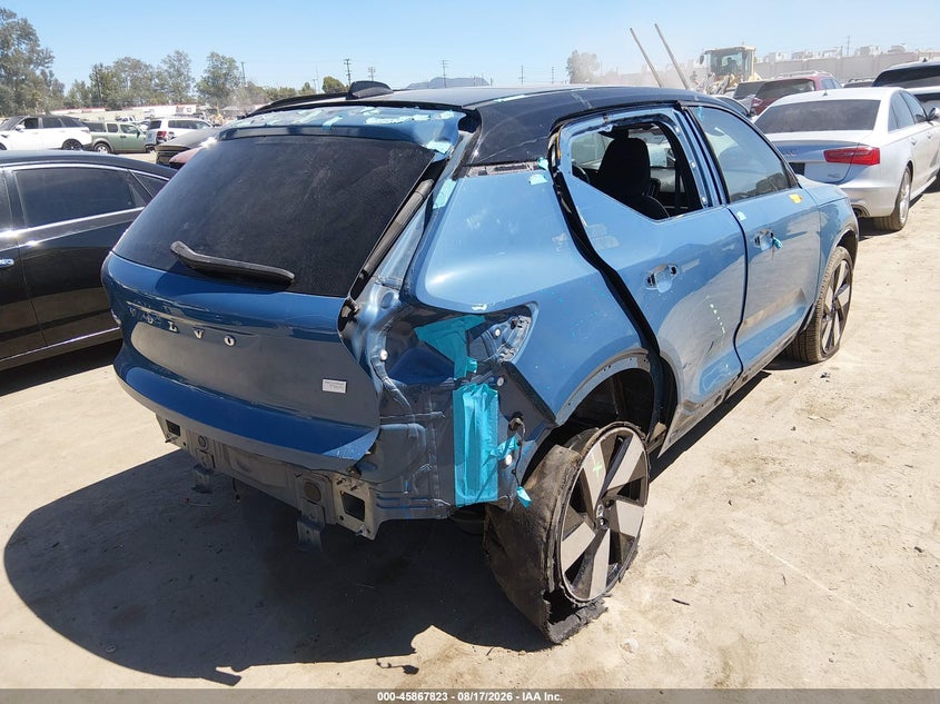 2023 Volvo Xc40 VIN YV4ED3UM3P2075778 IAAI salvage auction — RIGHT SIDE, Wait Title, sold $16,350 on 2026-09-10 (photo 4)