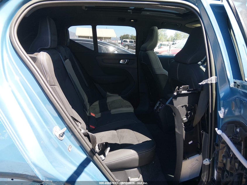 2023 Volvo Xc40 VIN YV4ED3UM3P2075778 IAAI salvage auction — RIGHT SIDE, Wait Title, sold $16,350 on 2026-09-10 (photo 8)