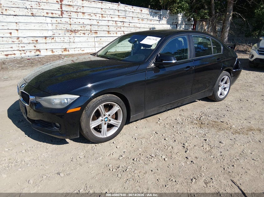 2013 BMW 3er VIN WBA3C3C59DF146524 IAAI salvage auction — REAR END, Wait Title, sold $775 on 2026-08-21 (photo 2)