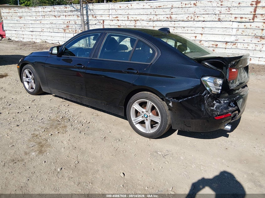 2013 BMW 3er VIN WBA3C3C59DF146524 IAAI salvage auction — REAR END, Wait Title, sold $775 on 2026-08-21 (photo 3)