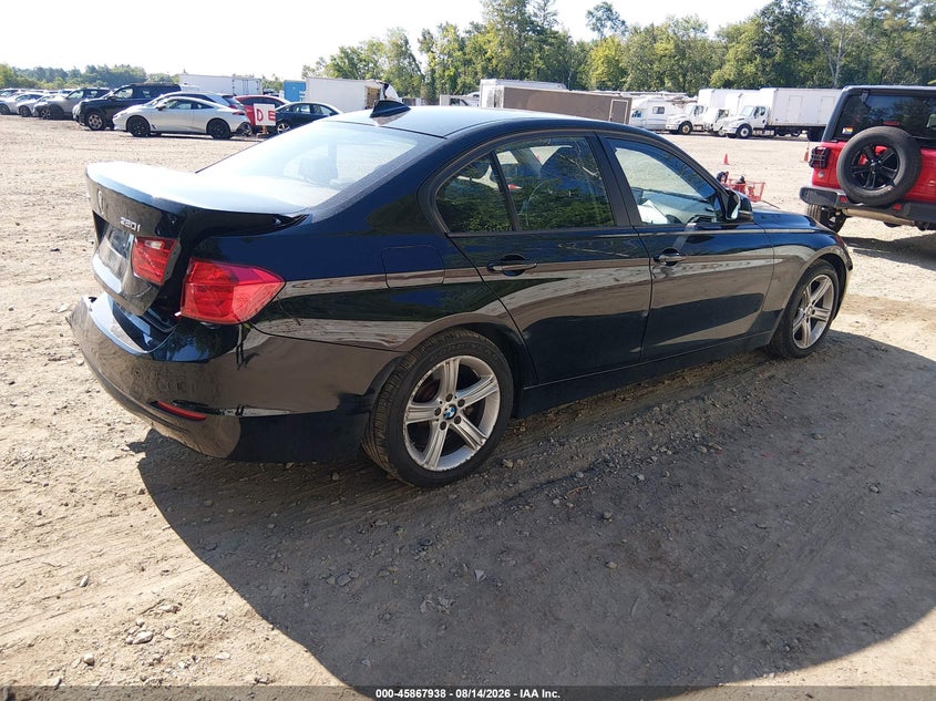 2013 BMW 3er VIN WBA3C3C59DF146524 IAAI salvage auction — REAR END, Wait Title, sold $775 on 2026-08-21 (photo 4)