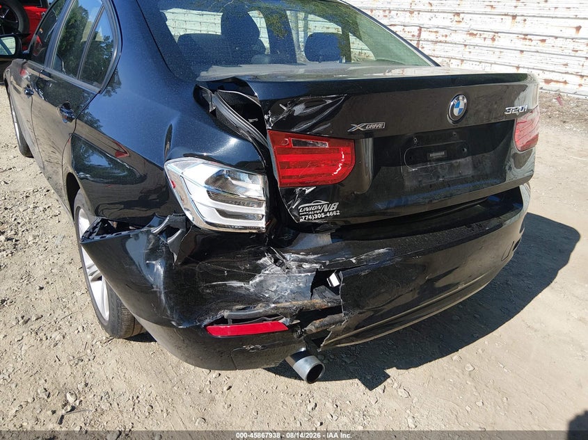 2013 BMW 3er VIN WBA3C3C59DF146524 IAAI salvage auction — REAR END, Wait Title, sold $775 on 2026-08-21 (photo 6)