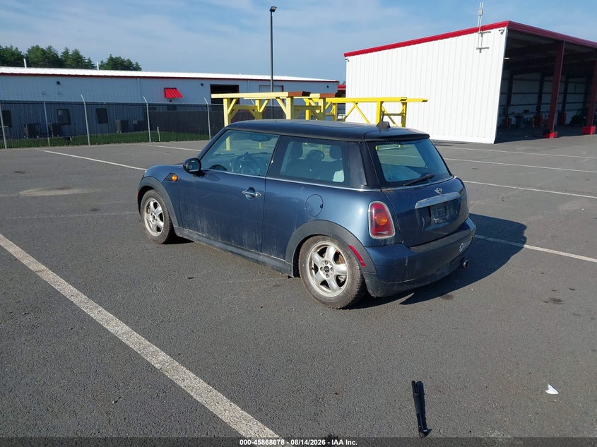 2009 Mini Cooper VIN WMWMF33549TU75572 IAAI salvage auction — NORMAL WEAR, Clear (New York), sold $1,500 on 2026-09-13 (photo 3)