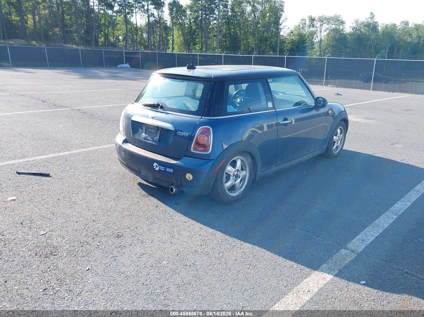 2009 Mini Cooper VIN WMWMF33549TU75572 IAAI salvage auction — NORMAL WEAR, Clear (New York), sold $1,500 on 2026-09-13 (photo 4)