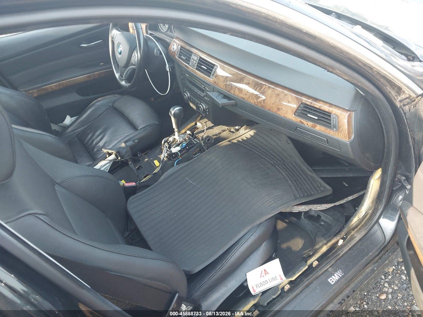 2007 BMW 3 series VIN WBAVB73597PA86989 IAAI salvage auction — WATER/FLOOD, Mv-907A (New York), sold $700 on 2026-09-09 (photo 5)