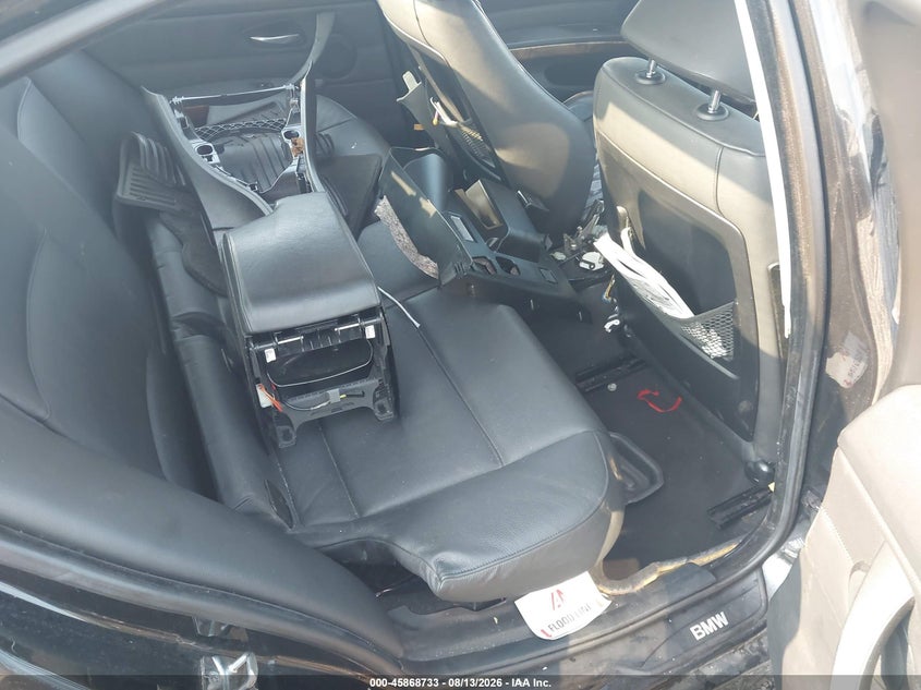 2007 BMW 3 series VIN WBAVB73597PA86989 IAAI salvage auction — WATER/FLOOD, Mv-907A (New York), sold $700 on 2026-09-09 (photo 8)