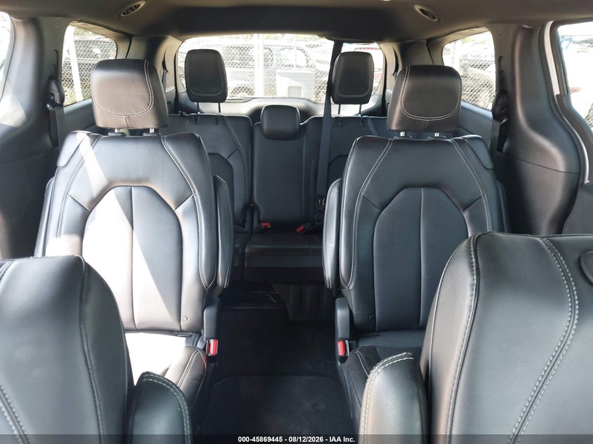 2025 Chrysler Pacifica VIN 2C4RC1BG5SR552164 IAAI salvage auction — SIDE, Salvage Title, sold $15,200 on 2026-08-19 (photo 8)