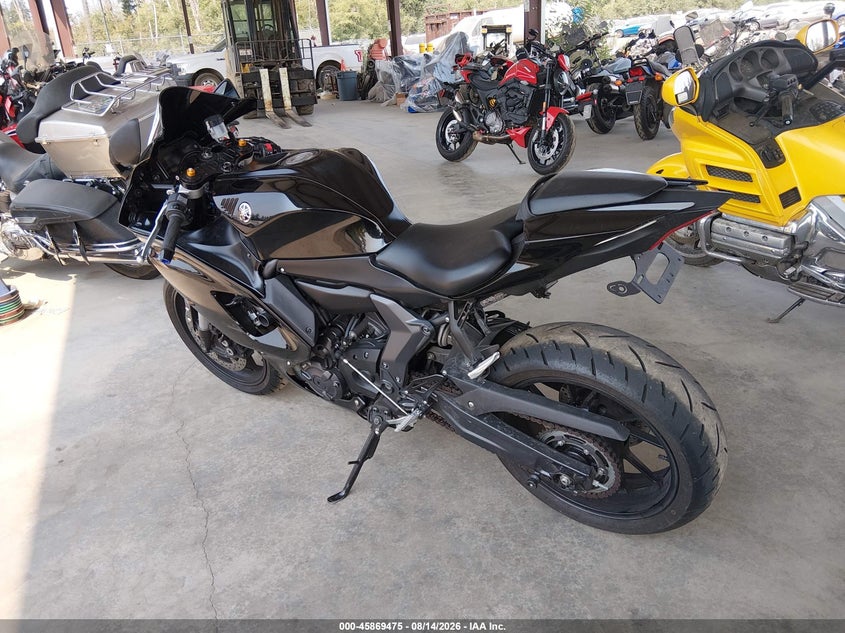 2023 Yamaha Yzf VIN JYARM38E5PA005014 IAAI salvage auction — LEFT & RIGHT, Wait Title, sold $2,050 on 2026-09-09 (photo 3)