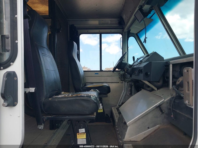 2017 Ford E-350 VIN 1FC3E3KS5HDC69873 IAAI salvage auction — NORMAL WEAR, Sf97 (Hawaii), sold $7,050 on 2026-09-01 (photo 5)