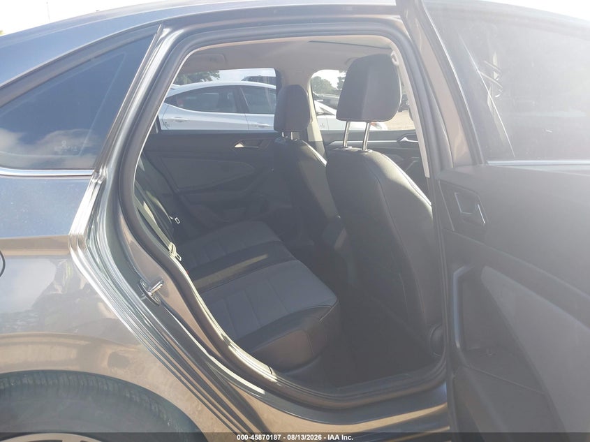 2025 Volkswagen Jetta VIN 3VW7X7BU8SM013840 IAAI salvage auction — NORMAL WEAR, Salvage Title, sold $13,100 on 2026-08-19 (photo 8)