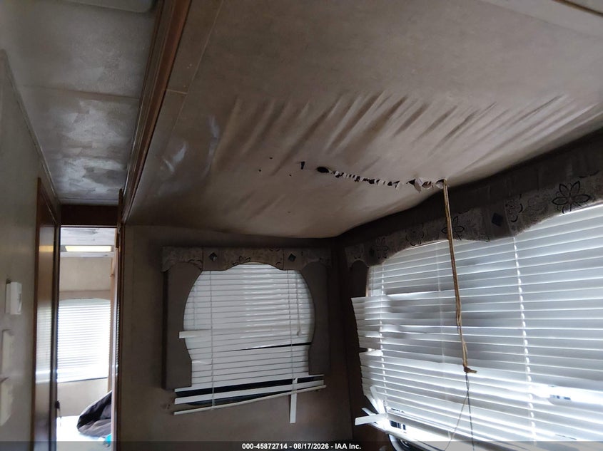 2014 Palomino Puma VIN 4X4TPUF28EP049898 IAAI salvage auction — STORM DAMAGE, Salvage (Louisiana), sold $25 on 2026-09-16 (photo 8)