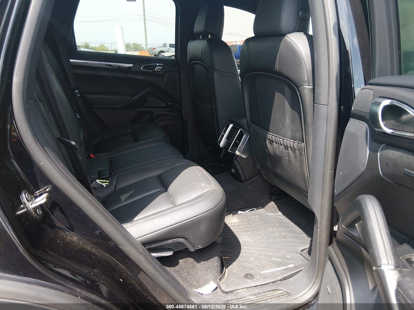 2015 Porsche Cayenne VIN WP1AF2A27FLA30651 IAAI salvage auction — NORMAL WEAR, Salvage Title, sold $11,750 on 2026-08-20 (photo 8)