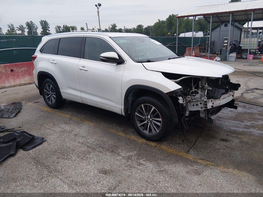 2017 Toyota Highlander VIN 5TDJZRFH6HS390056 — IAAI salvage auction photo