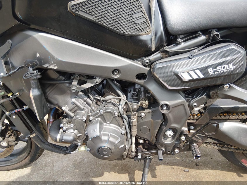 2022 Yamaha Mt VIN JYARN71E4NA002360 IAAI salvage auction — FRONT & REAR, Wait Title, sold $3,400 on 2026-10-07 (photo 9)