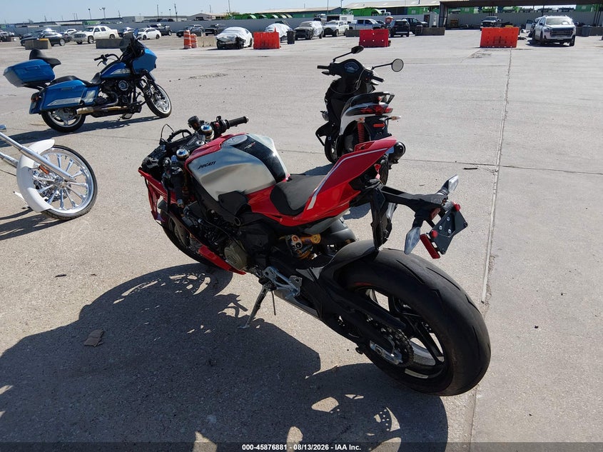 2026 Ducati VIN ZDMDAPZW8TB008326 IAAI salvage auction — ALL OVER, Wait Title, sold $27,200 on 2026-09-29 (photo 3)