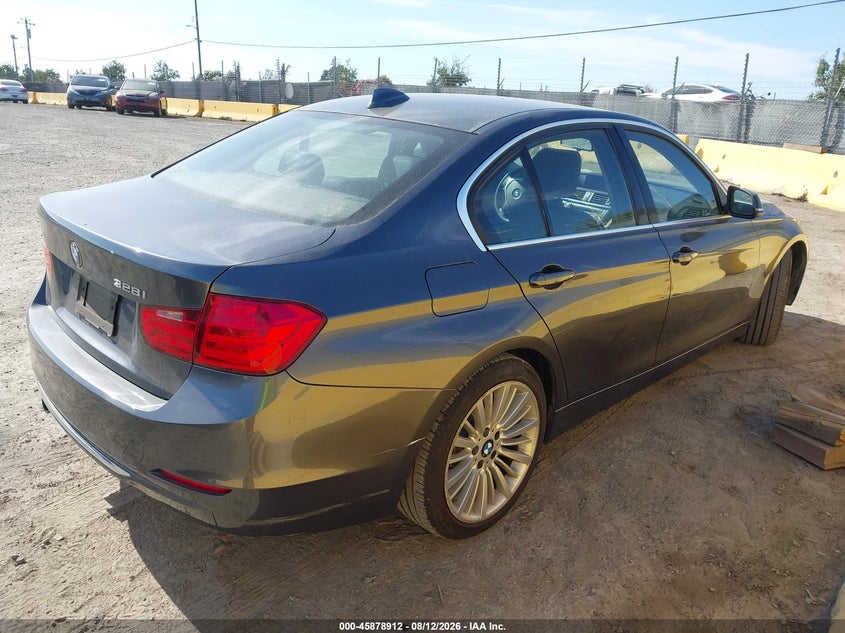 2012 BMW 3er VIN WBA3A5C56CF341674 IAAI salvage auction — NORMAL WEAR, Clear - Dealer Only (California), sold $1,800 on 2026-08-20 (photo 4)