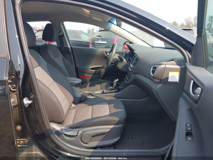 2019 Hyundai Ioniq hybrid VIN KMHC65LC7KU159507 IAAI salvage auction — NORMAL WEAR, Sf97 (Washington), sold $9,700 on 2026-08-26 (photo 5)