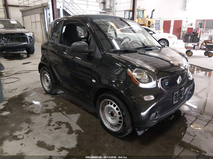2019 Smart Fortwo VIN WMEFJ9BAXKK370687 IAAI salvage auction — REAR END, Salvage Title, sold $2,250 on 2026-09-24 (photo 1)