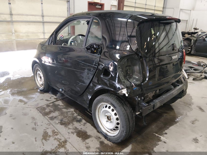 2019 Smart Fortwo VIN WMEFJ9BAXKK370687 IAAI salvage auction — REAR END, Salvage Title, sold $2,250 on 2026-09-24 (photo 3)