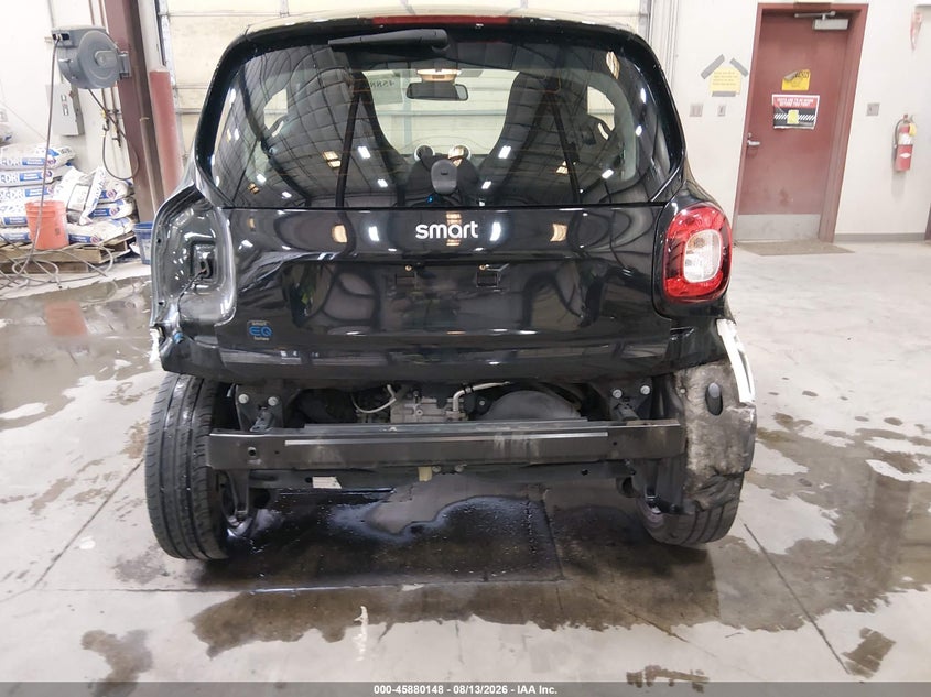 2019 Smart Fortwo VIN WMEFJ9BAXKK370687 IAAI salvage auction — REAR END, Salvage Title, sold $2,250 on 2026-09-24 (photo 6)