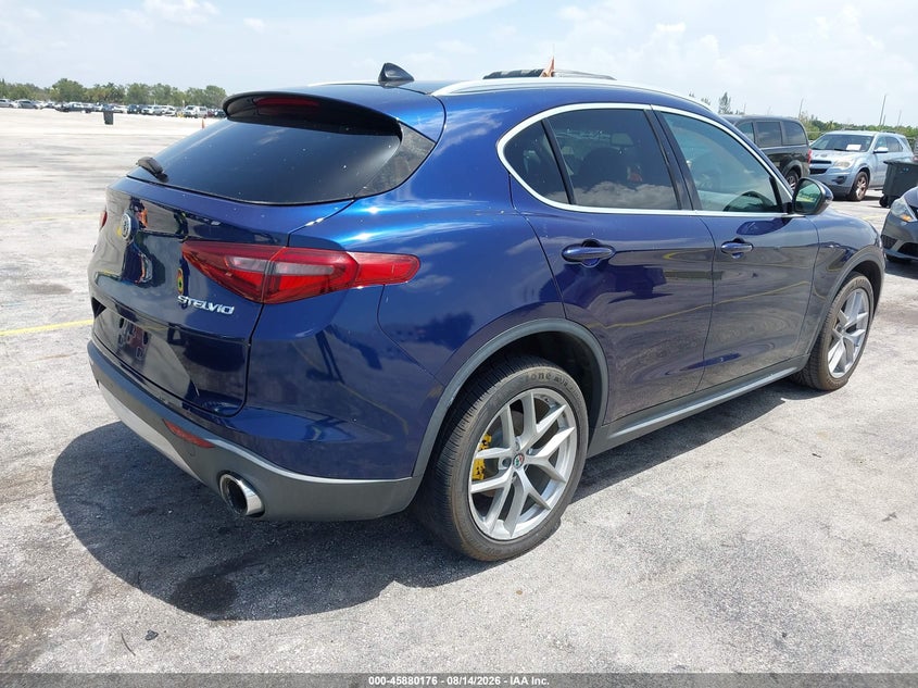 2018 Alfa romeo Stelvio VIN ZASFAKRN5J7C16170 IAAI salvage auction — NORMAL WEAR, Clear (Florida), sold $2,200 on 2026-08-20 (photo 4)