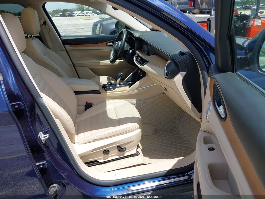 2018 Alfa romeo Stelvio VIN ZASFAKRN5J7C16170 IAAI salvage auction — NORMAL WEAR, Clear (Florida), sold $2,200 on 2026-08-20 (photo 5)