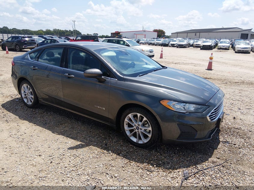 2019 Ford Fusion VIN 3FA6P0LU5KR258687 — IAAI salvage auction photo