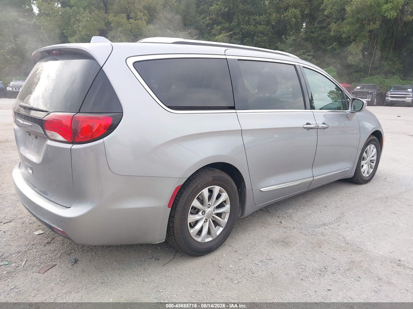 2018 Chrysler Pacifica VIN 2C4RC1BGXJR217190 IAAI salvage auction — NORMAL WEAR, Clear (Missouri), sold $950 on 2026-08-23 (photo 4)