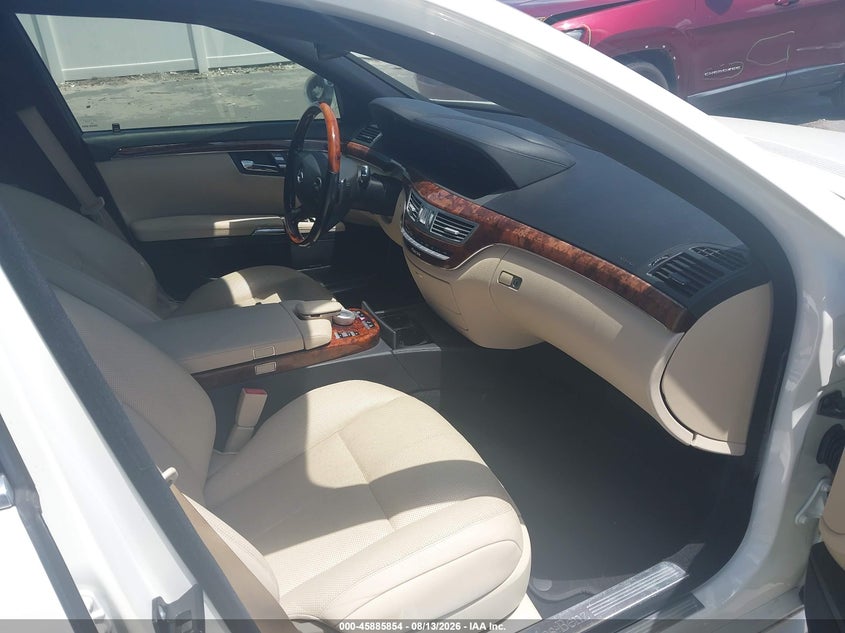 2009 Mercedes-benz S class VIN WDDNG86X19A267617 IAAI salvage auction — NORMAL WEAR, Clear (Florida), sold $1,850 on 2026-08-17 (photo 5)