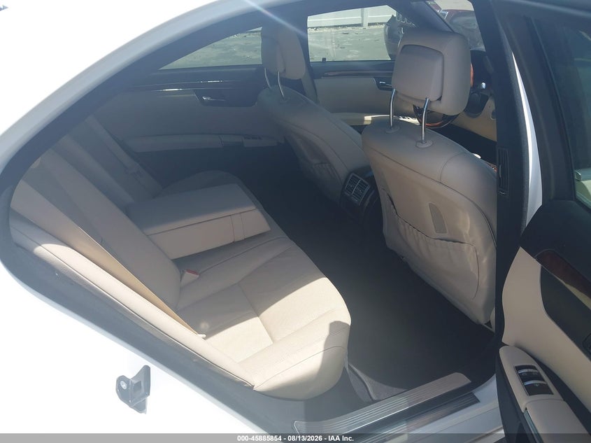 2009 Mercedes-benz S class VIN WDDNG86X19A267617 IAAI salvage auction — NORMAL WEAR, Clear (Florida), sold $1,850 on 2026-08-17 (photo 8)