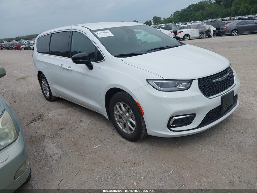 2026 Chrysler Pacifica VIN 2C4RC1BG4TR212831 IAAI salvage auction — LEFT SIDE, Enterprise Vehicles Clear Only (Minnesota), sold $17,900 on 2026-08-19 (photo 1)