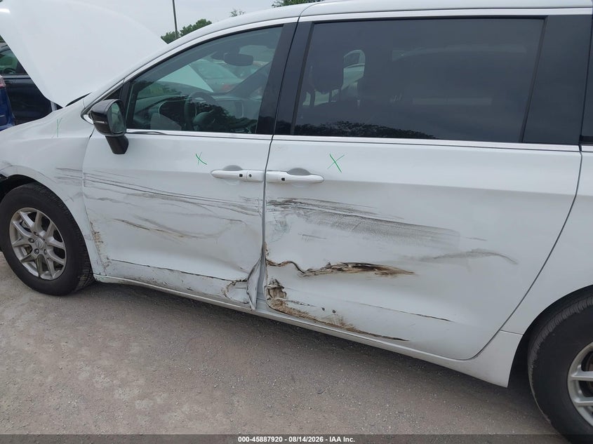 2026 Chrysler Pacifica VIN 2C4RC1BG4TR212831 IAAI salvage auction — LEFT SIDE, Enterprise Vehicles Clear Only (Minnesota), sold $17,900 on 2026-08-19 (photo 6)