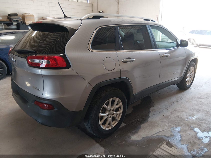 2018 Jeep Cherokee VIN 1C4PJMCB9JD559282 IAAI salvage auction — NORMAL WEAR, Sf97 (Oklahoma), sold $7,200 on 2026-09-16 (photo 4)