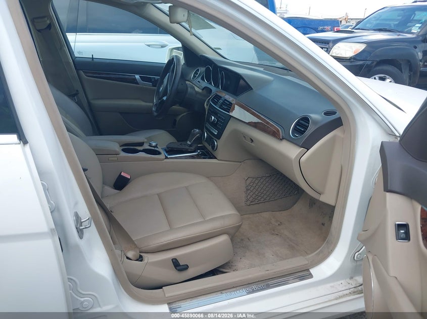 2013 Mercedes-benz C-klasse VIN WDDGF8AB2DR293421 IAAI salvage auction — FRONT END, Original (Texas), sold $1,000 on 2026-08-19 (photo 5)