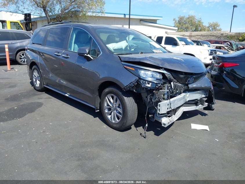 2024 Toyota Sienna VIN 5TDJRKEC3RS213415 — IAAI salvage auction photo