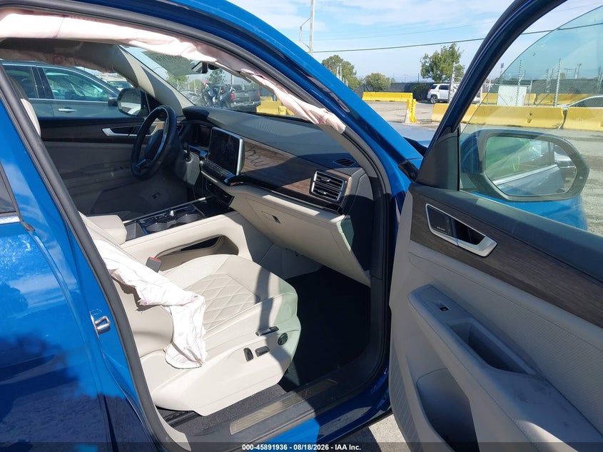 2025 Volkswagen Atlas VIN 1V2FR2CA6SC518937 IAAI salvage auction — SIDE, Salvage Title, sold $14,150 on 2026-09-24 (photo 5)