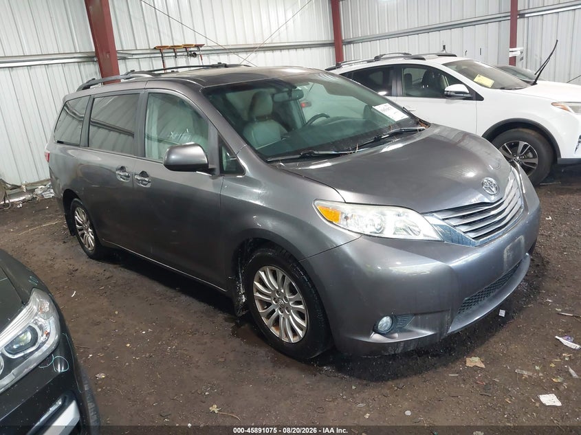 2017 Toyota Sienna VIN 5TDYZ3DC4HS808486 — IAAI salvage auction photo