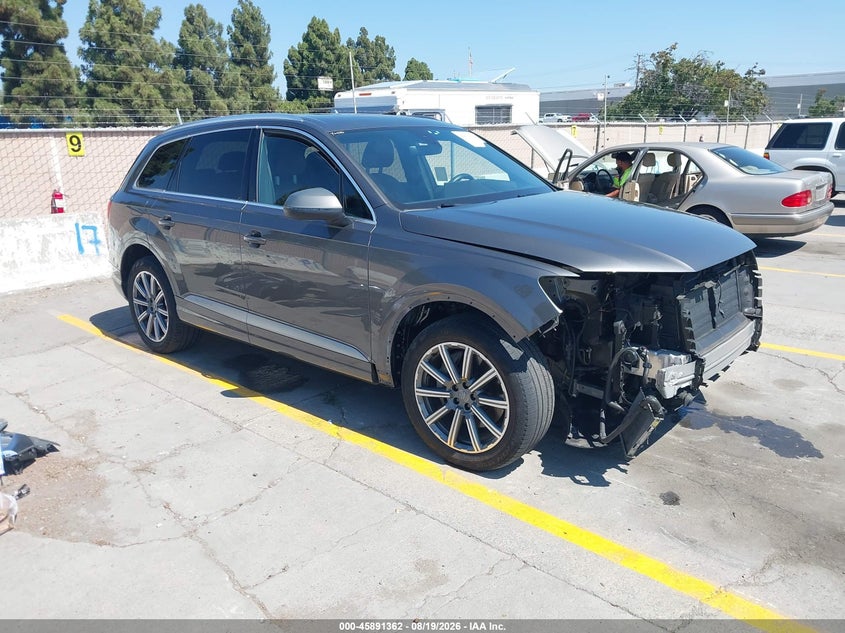 2018 Audi Q7 VIN WA1VAAF71JD049032 — IAAI salvage auction photo