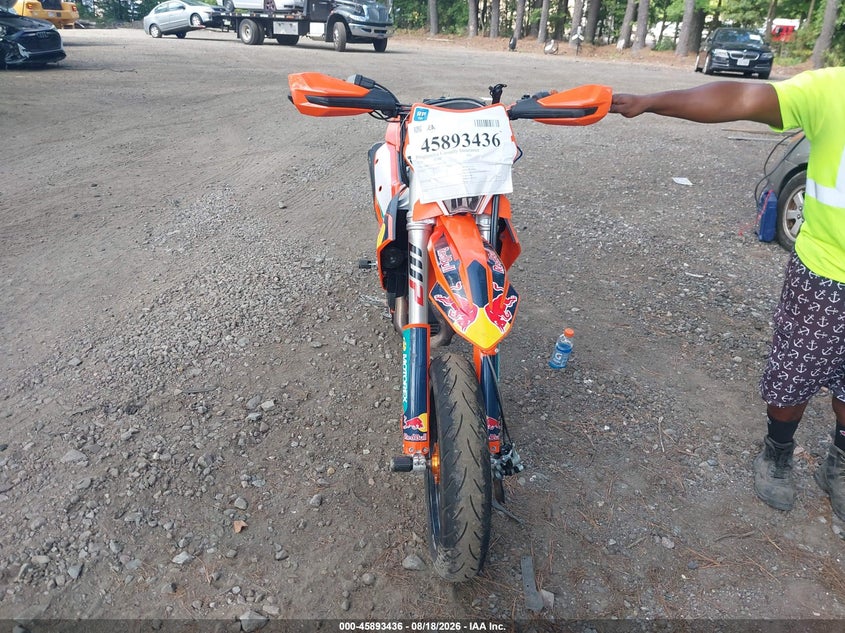 2025 Ktm VIN VBKEXJ402SM467626 IAAI salvage auction — LEFT SIDE, Wait Title, sold $3,400 on 2026-10-07 (photo 5)
