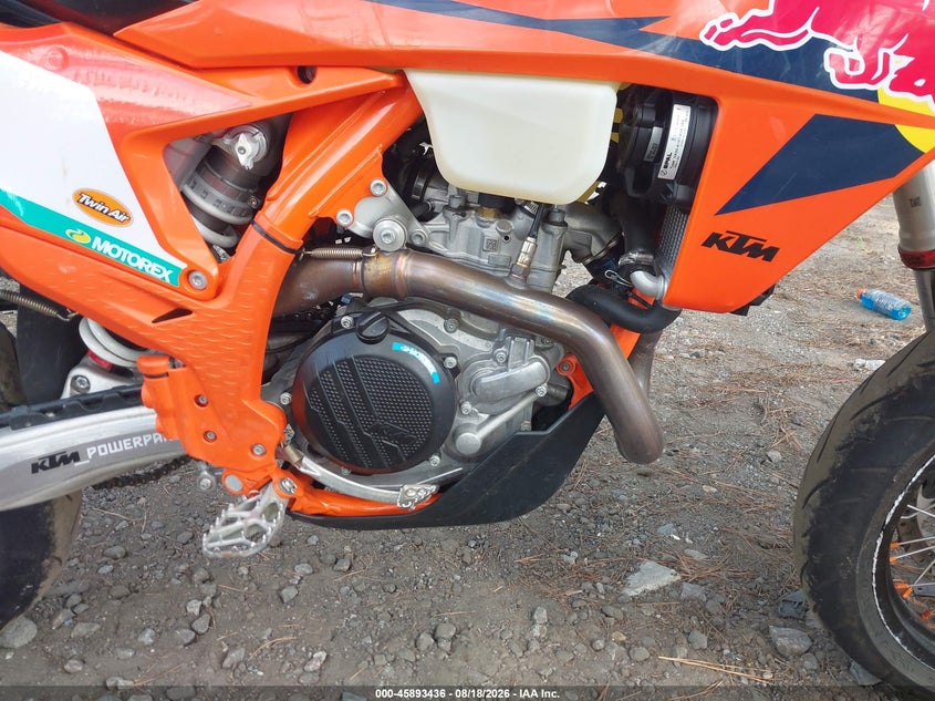 2025 Ktm VIN VBKEXJ402SM467626 IAAI salvage auction — LEFT SIDE, Wait Title, sold $3,400 on 2026-10-07 (photo 8)