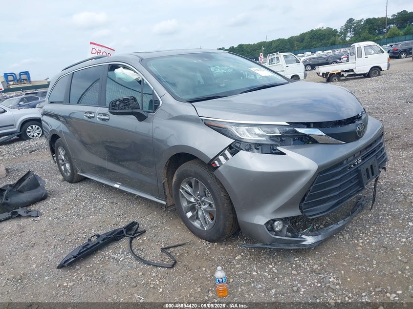 2026 Toyota Sienna VIN 5TDYRKEC1TS302938 — IAAI salvage auction photo