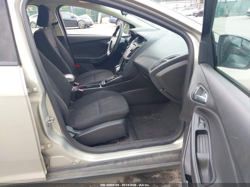 2016 Ford Focus VIN 1FADP3K22GL338446 IAAI salvage auction — NORMAL WEAR, Clear (District Of Columbia), sold $525 on 2026-08-25 (photo 5)