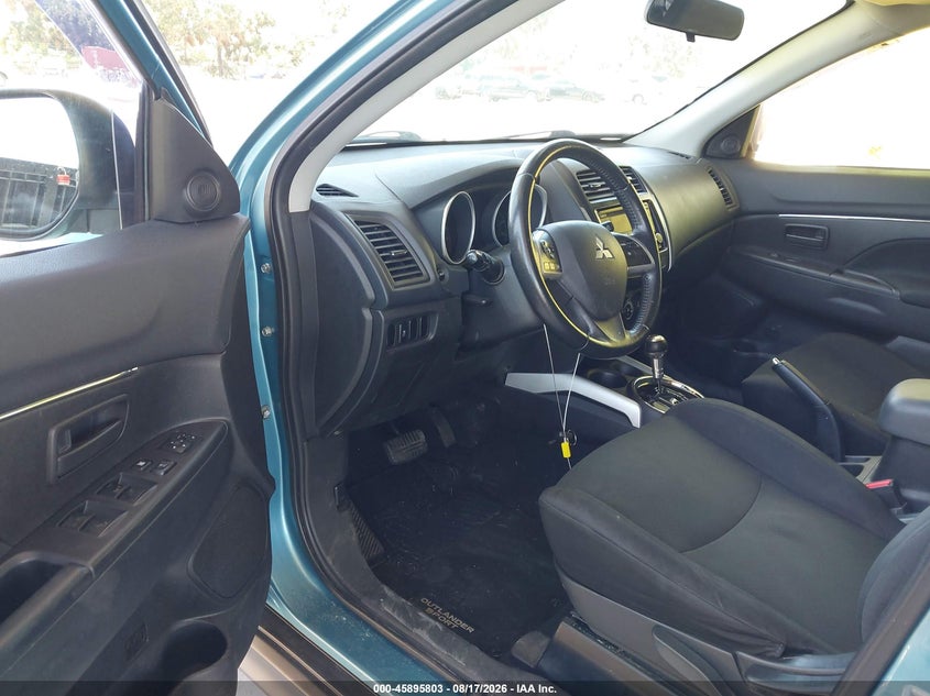 2014 Mitsubishi Outlander VIN 4A4AP3AU5EE024106 IAAI salvage auction — SIDE, Rebuildable (Florida), sold $725 on 2026-08-23 (photo 5)