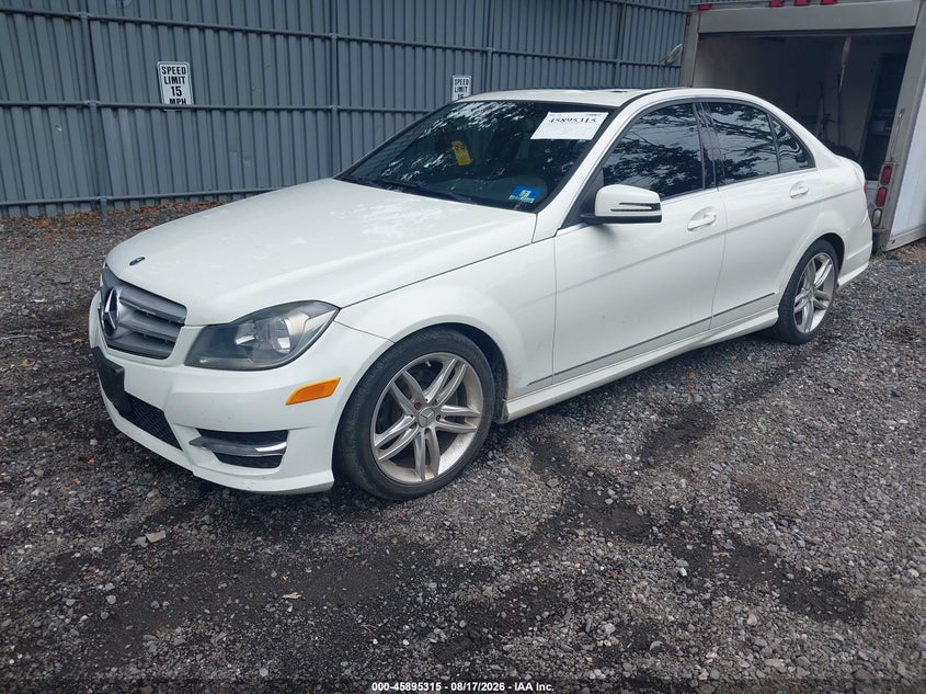 2012 Mercedes-benz C-klasse VIN WDDGF8BBXCR199896 IAAI salvage auction — RIGHT SIDE, Salvage (New Jersey), sold $1,800 on 2026-09-09 (photo 2)