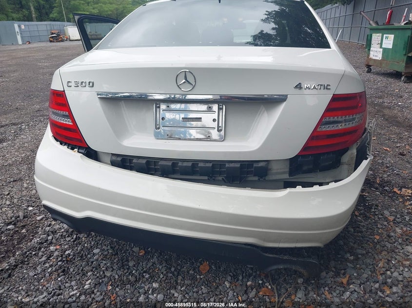 2012 Mercedes-benz C-klasse VIN WDDGF8BBXCR199896 IAAI salvage auction — RIGHT SIDE, Salvage (New Jersey), sold $1,800 on 2026-09-09 (photo 6)