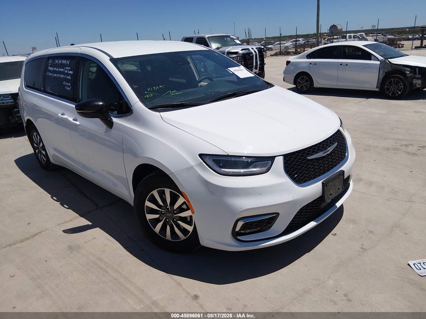 2024 Chrysler Pacifica VIN 2C4RC1S70RR177956 — IAAI salvage auction photo