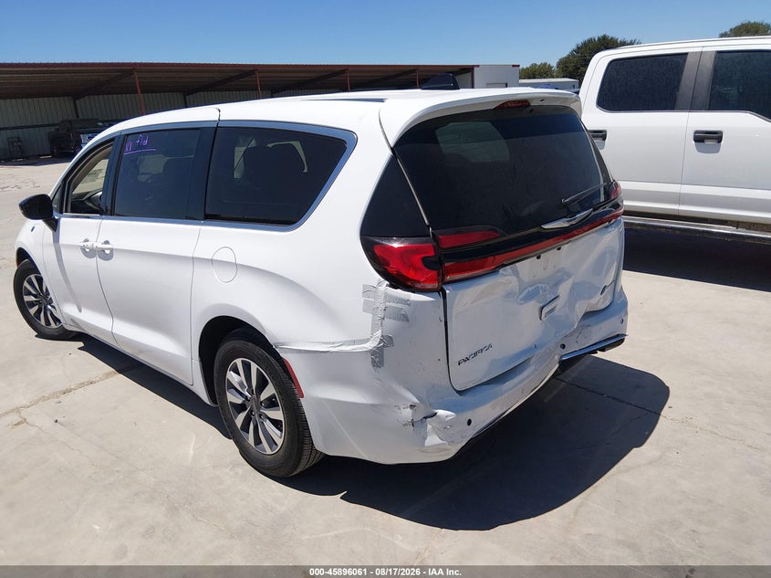 2024 Chrysler Pacifica VIN 2C4RC1S70RR177956 IAAI salvage auction — REAR END, Salvage Title, sold $10,000 on 2026-08-23 (photo 3)